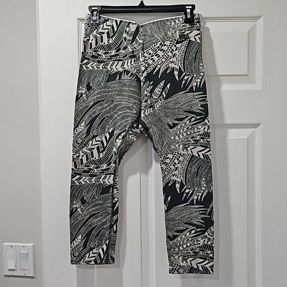 Nike Capris - Picture 1 of 2